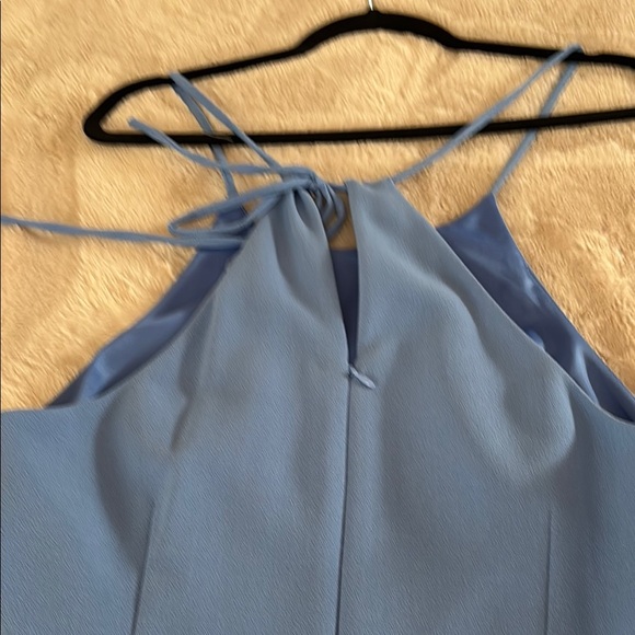 Elegant Blue Sleeveless Dress - Picture 3 of 4